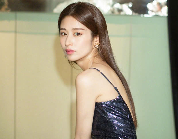 丰满人妻熟妇乱又伦精品:14-15-18-31-35-48F：23,丰满人妻熟妇乱又伦精品，探索成熟魅力的深层内涵