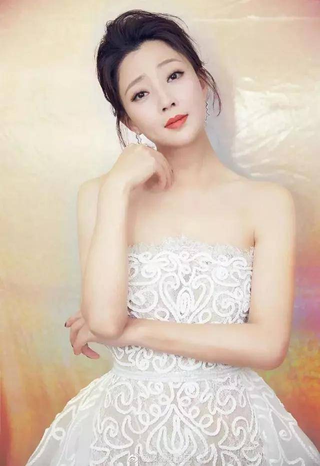 人人妻人人操:02-05-15-20-32-37W：27,探索边缘地带，人人妻与人人操的复杂话题