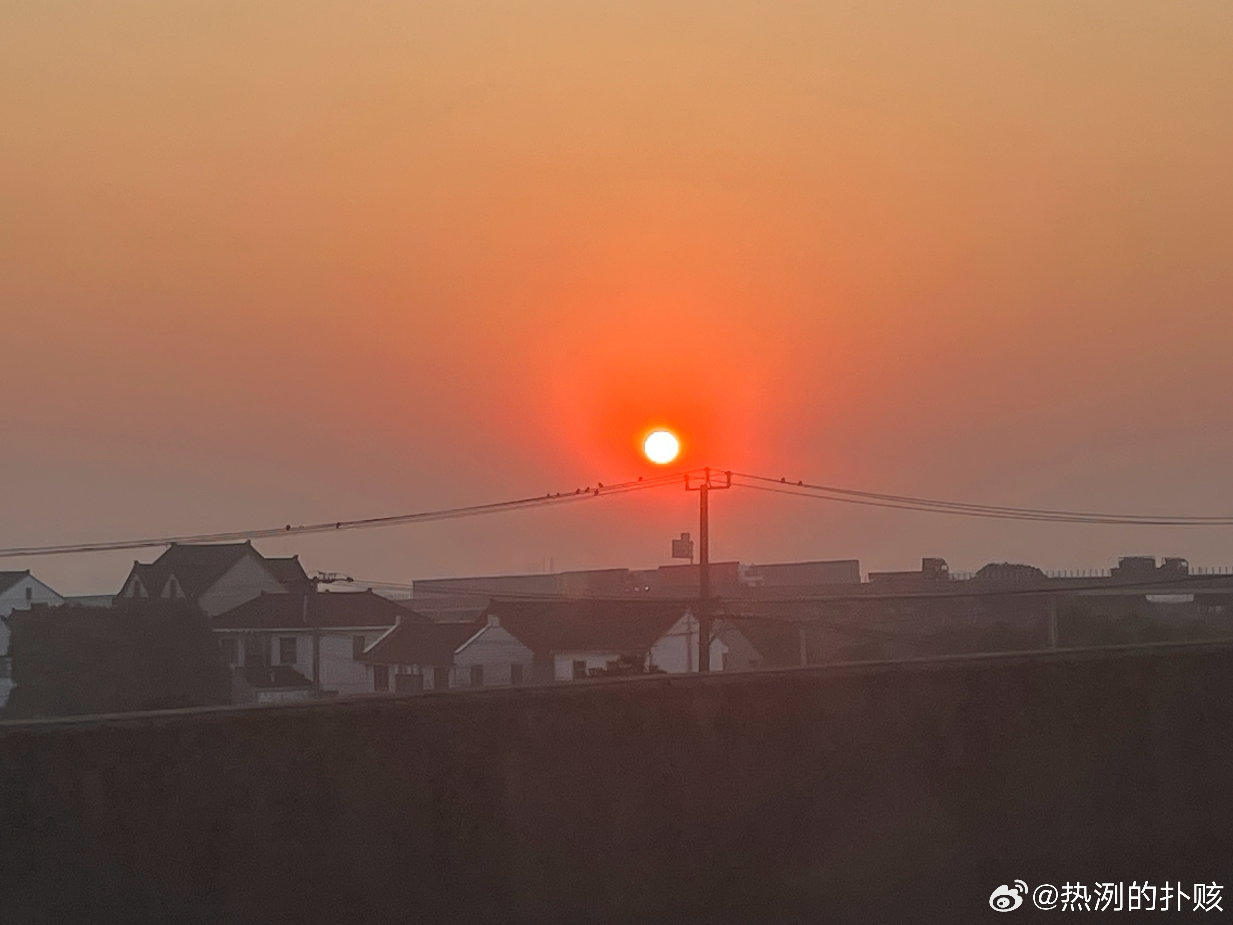 日出水了特别黄的视频:03-19-21-22-40-49J：48,日出时刻，探索特别黄的视频背后的故事（关键词解析）