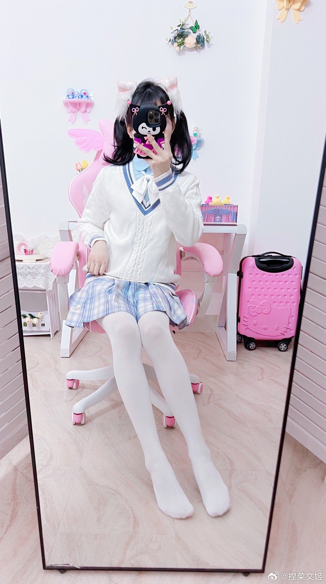 18黑白丝水手服自慰喷水网站:03-09-12-16-17-25J：41,探索成人网站与内容的边界，关于黑白丝水手服自慰喷水网站的一些思考