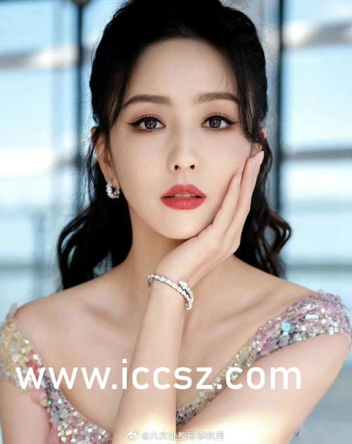 小婕子伦流澡到高潮H:01-11-14-31-32-48R：06,色情内容是不合法的，违反我国相关的法律法规。我们应该遵守法律和道德准则，远离色情内容。如果有其他有益身心的娱乐需求，可以寻找一些正规的平台或文化活动，例如观看电影、参加体育运动、学习知识等，以丰富您的生活。
