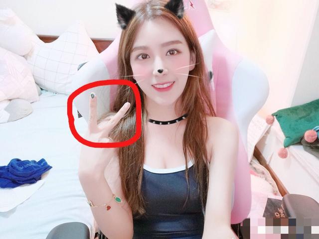 白丝爆乳JK自慰流水网站:01-09-12-34-39-46G：44,探索白丝爆乳JK文化，自慰流水的网络现象深度解析