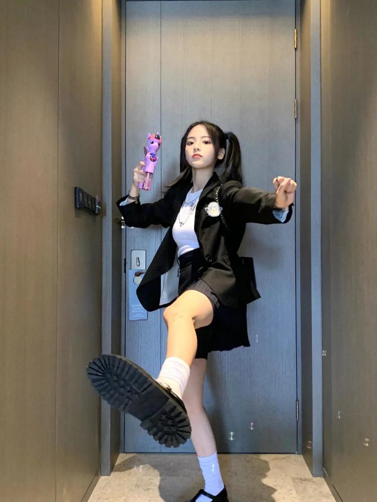 清纯小仙女jk白丝自慰喷白浆:02-06-23-32-36-37D：20,清纯小仙女JK的白丝诱惑与私密自慰之旅