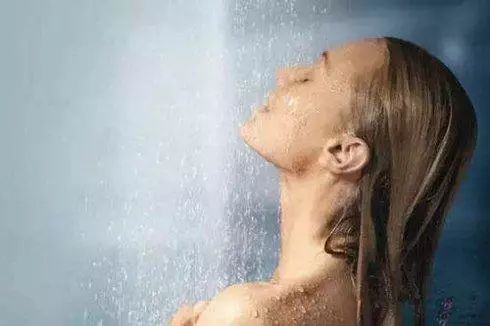 小鲜肉洗澡时自慰网站XNXX:02-04-09-15-41-48S：14,小鲜肉洗澡时自慰的秘密与探索，XNXX网站的独特观察