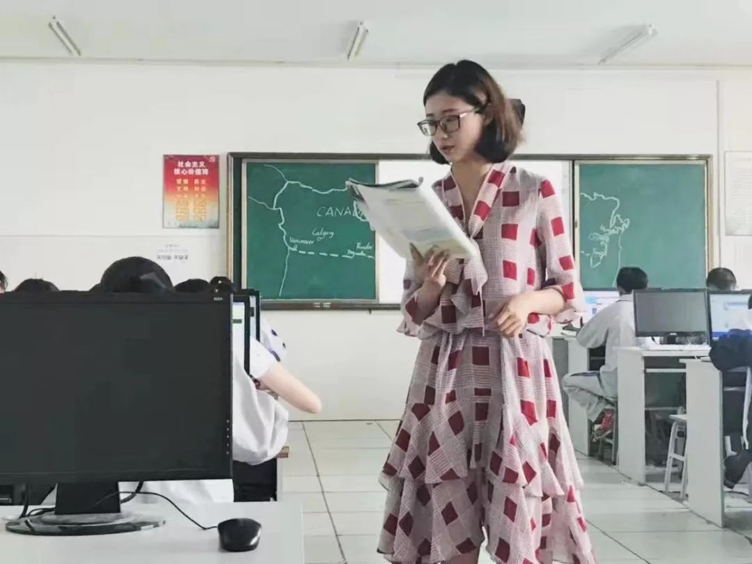 老师的粉嫩小又紧水又多:29-32-33-36-40-48Y：35,关于老师的粉嫩小又紧水又多，一种独特的师生情感与互动体验