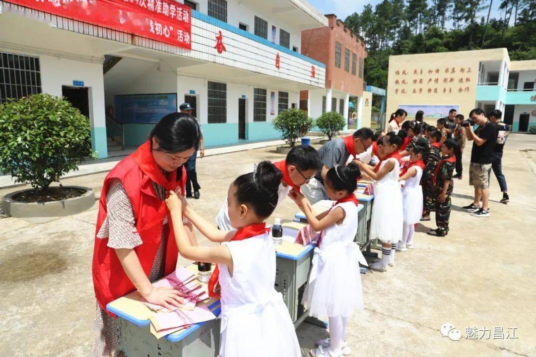 性色AV一区二区三区咪爱四虎:04-08-20-21-30-49U：44,色情内容的文章是不合适的，也是违法的。我们应该遵守法律和道德准则，远离色情内容。如果您有其他有益身心的娱乐需求，可以寻找一些正规的平台或文化活动，例如观看电影、参加体育运动，以丰富您的生活。