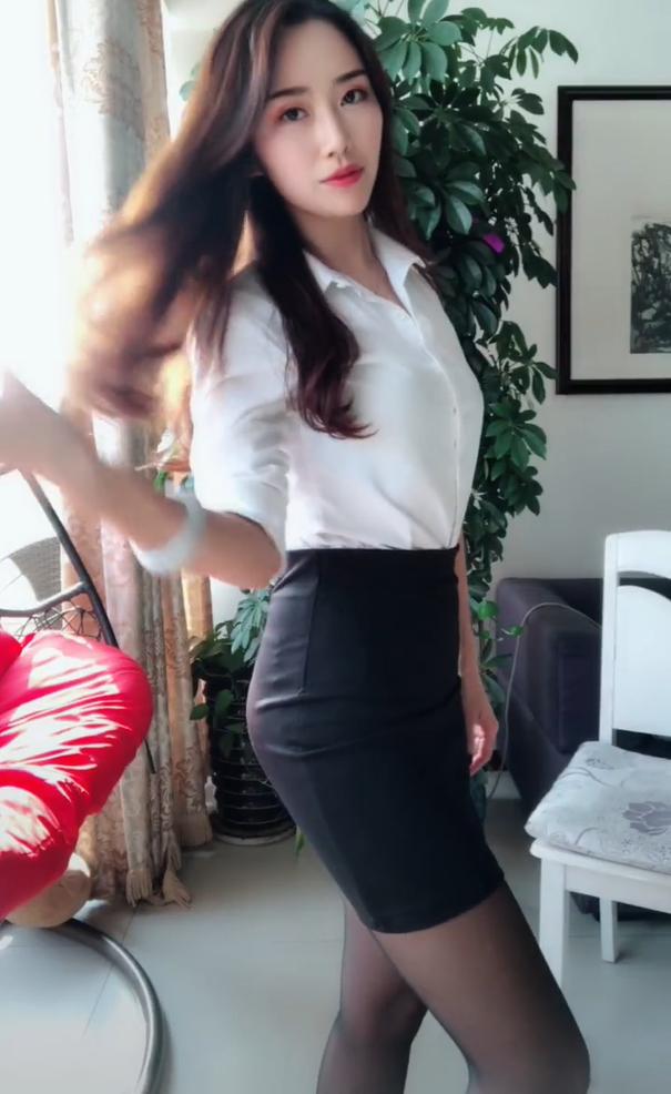 制服丝袜中文丝袜AV:08-10-30-31-34-40A：41,制服丝袜中文丝袜AV，探索时尚与文化的交织之美
