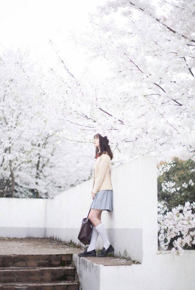 亚洲av制服丝袜日韩高清:01-02-16-29-41-47N：18,亚洲魅力，AV制服丝袜下的日韩高清影像艺术