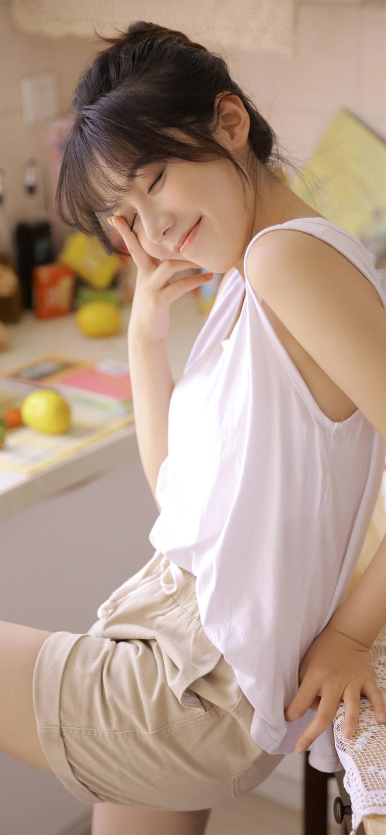 精品少妇人妻AV一区二区:01-02-06-09-18-24R：45,色情内容是不合法的，违反我国相关的法律法规。我们应该遵守法律和道德准则，远离色情内容。如果有其他有益身心的娱乐需求，可以寻找一些正规的平台或文化活动，例如观看电影、参加体育运动、学习知识等，以丰富您的生活。