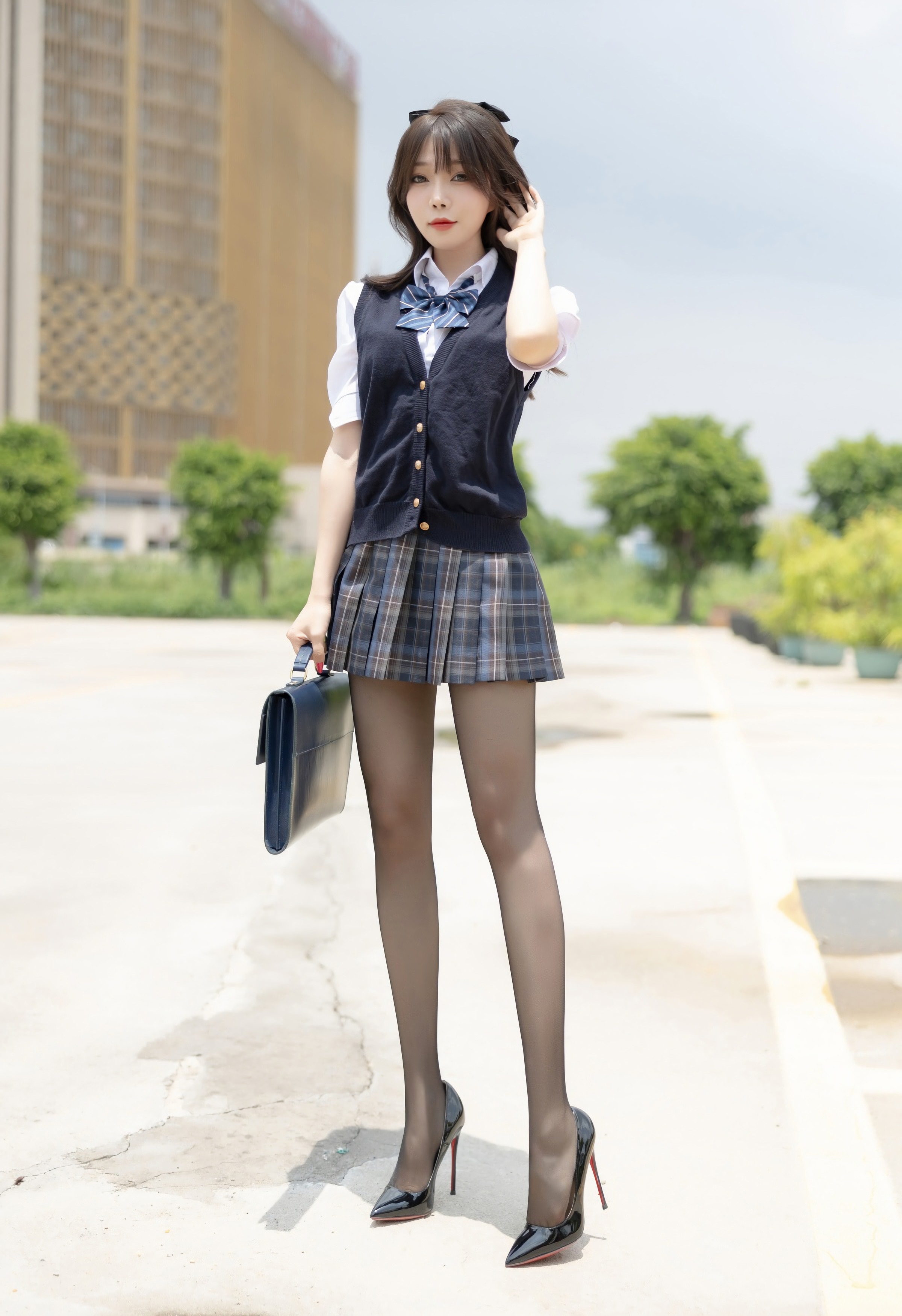 制服丝袜一区二区三区:13-15-20-35-36-38E：45,探索时尚魅力，制服丝袜的魅力与不同区域的选择