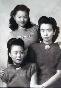 精人妻无码一区二区三区:25-31-32-34-45-48U：38,探索成人娱乐产业的多元魅力——精人妻无码一区二区三区深度解析