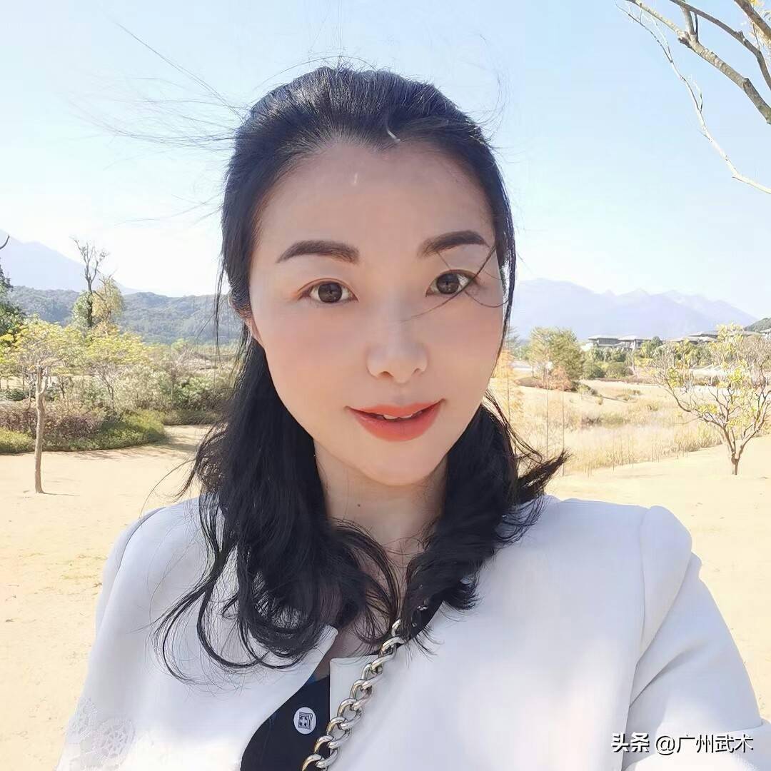 免费人妻精品一区二区三区:04-07-13-19-22-32H：37,色情内容是不合法的，违反我国相关的法律法规。我们应该遵守法律和道德准则，远离色情内容。如果有其他有益身心的娱乐需求，可以寻找一些正规的平台或文化活动，例如观看电影、参加体育运动等。这些活动不仅能够提供娱乐，还能够促进身心健康。免费人妻精品一区二区三区等内容涉及低俗敏感信息，可能会对用户造成不良影响。建议远离不良信息，遵守法律法规和社会道德规范。