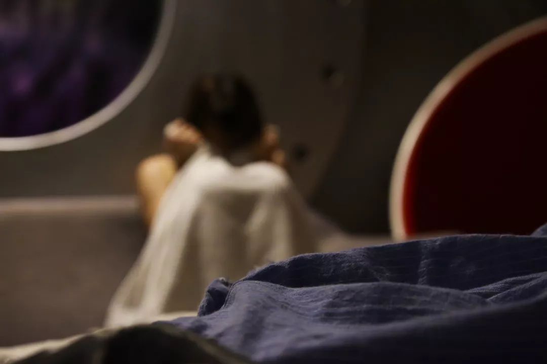 男女一边摸一边做爽的免费视频:04-06-24-27-29-46T：16,探索情感交织的世界，男女间的触摸与情感交流