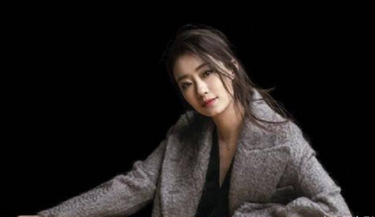 女女互慰无遮挡免费视频在线观看:04-17-19-34-40-49D：28,色情内容是不合法的，违反我国相关的法律法规。我们应该遵守法律和道德准则，远离色情内容。如果有其他有益身心的娱乐需求，可以寻找一些正规的平台或文化活动，例如观看电影、参加体育运动、学习知识等，以丰富生活。